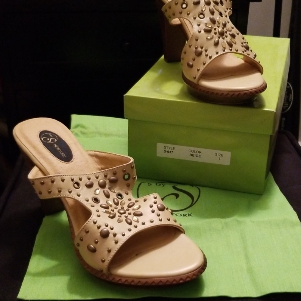 New Beige  sandals with grommets